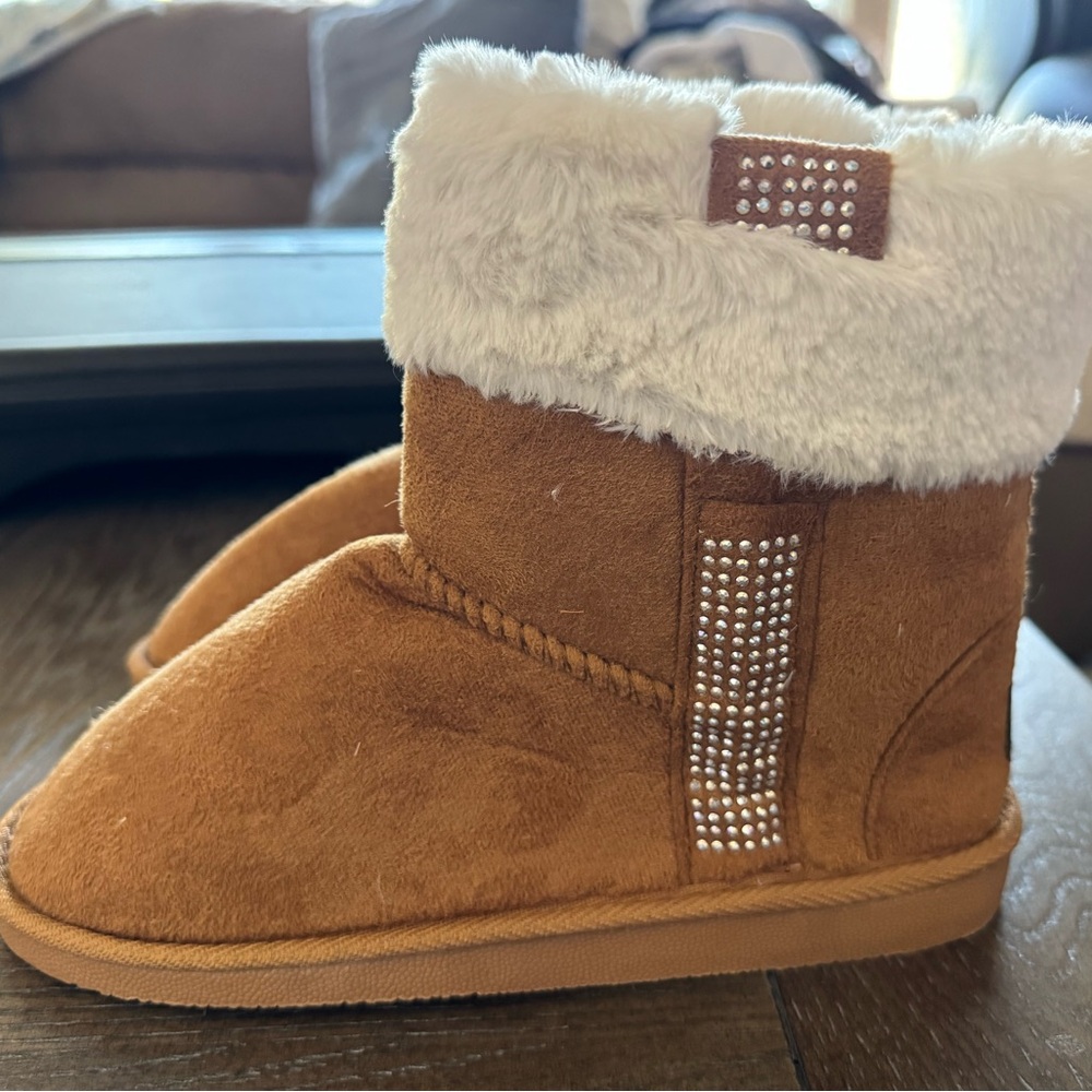 bebe Tan and White Kids Boots